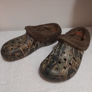 Camo Fur lined mens/womens crocs sizes 10M/12F